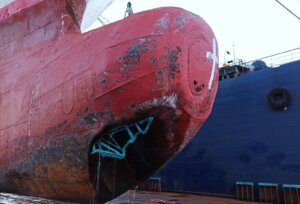 Temporary repairs of the vessel's hull breach, prior commencement of permanent repairs