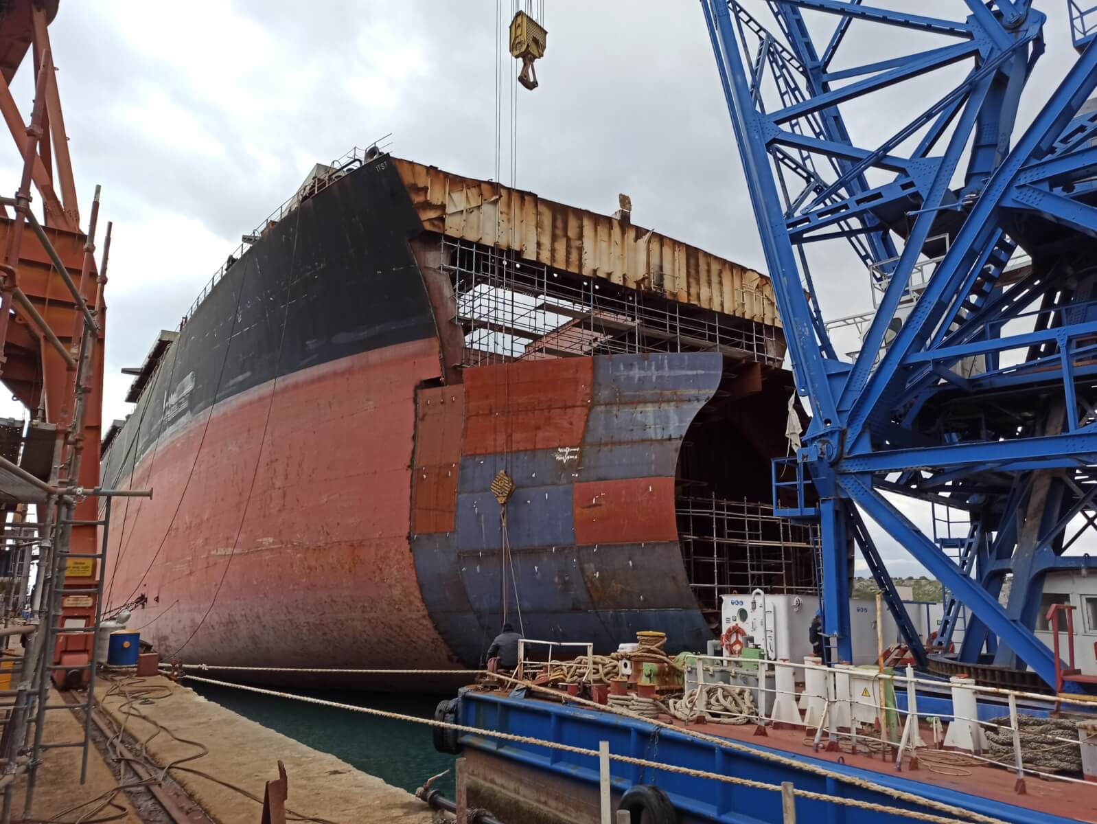 major collision incident between two bulk carriers